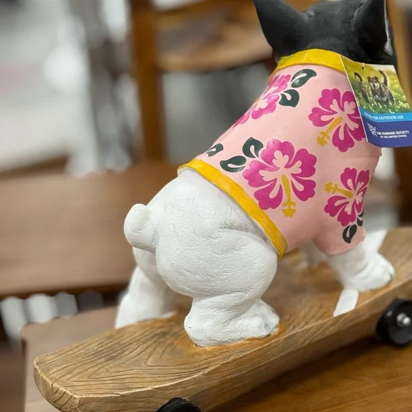 FRENCHIE RIDING SKATEBOARD